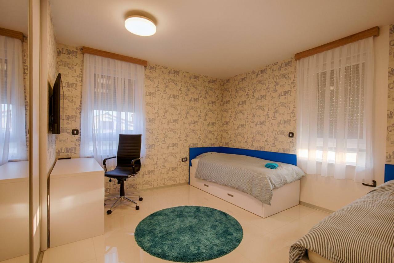 Deluxe New Apartments - Few Steps From The Beach - Luxury Holiday With Style - By Traveler Tourist Agency Krk 克尔克 外观 照片
